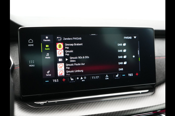 Škoda Octavia Combi 1.4 TSI RS iV Business Plug In Hybrid 245pk Dealer O.H PHEV | Adaptive Cruise | Camera | Sportstoelen Verwarmd | Apple Carplay | Navigatie | Crystal LED | Blis | Keyless | Stuur Verwarmd | Virtual | DAB |