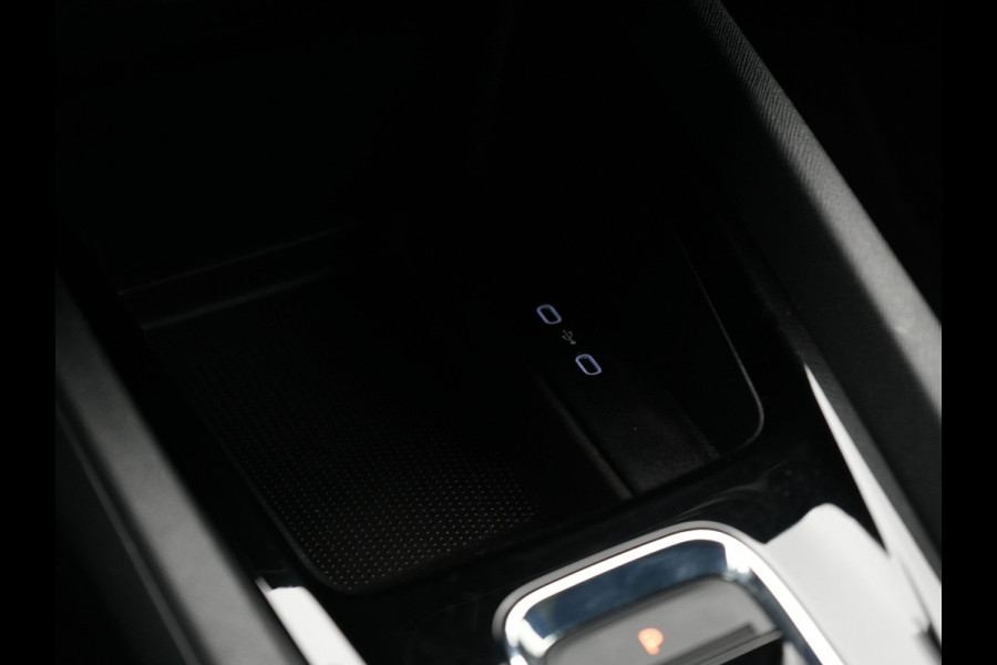 Škoda Octavia Combi 1.4 TSI RS iV Business Plug In Hybrid 245pk Dealer O.H PHEV | Adaptive Cruise | Camera | Sportstoelen Verwarmd | Apple Carplay | Navigatie | Crystal LED | Blis | Keyless | Stuur Verwarmd | Virtual | DAB |