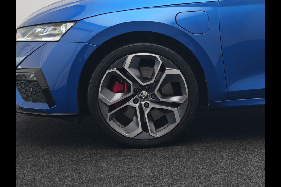 Škoda Octavia Combi 1.4 TSI RS iV Business Plug In Hybrid 245pk Dealer O.H PHEV | Adaptive Cruise | Camera | Sportstoelen Verwarmd | Apple Carplay | Navigatie | Crystal LED | Blis | Keyless | Stuur Verwarmd | Virtual | DAB |