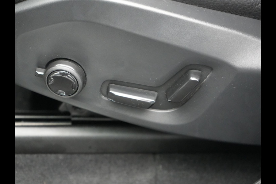 Volvo XC90 T8 Recharge AWD Core Bright Plug In Hybrid 456pk 7-Persoons Dealer O.H PHEV | Trekhaak Af Fabriek | Adaptive Cruise | Camera | Lederen Sportstoelen Memory & Verwarmd | Google Assistent | Apple Carplay | Stuur Verwarmd | Virtual | Blis | Navigatie | DAB |