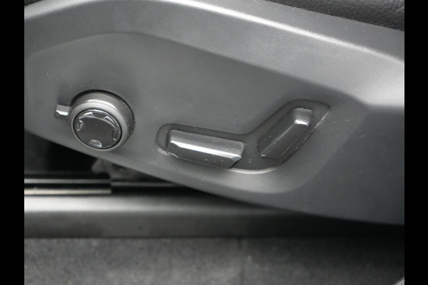 Volvo XC90 T8 Recharge AWD Core Bright Plug In Hybrid 456pk 7-Persoons Dealer O.H PHEV | Trekhaak Af Fabriek | Adaptive Cruise | Camera | Lederen Sportstoelen Memory & Verwarmd | Google Assistent | Apple Carplay | Stuur Verwarmd | Virtual | Blis | Navigatie | DAB |