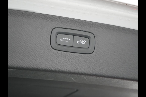 Volvo XC90 T8 Recharge AWD Core Bright Plug In Hybrid 456pk 7-Persoons Dealer O.H PHEV | Trekhaak Af Fabriek | Adaptive Cruise | Camera | Lederen Sportstoelen Memory & Verwarmd | Google Assistent | Apple Carplay | Stuur Verwarmd | Virtual | Blis | Navigatie | DAB |