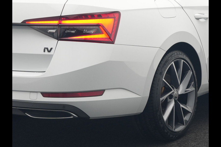 Škoda Superb Combi 1.4 TSI iV Sportline Dealer O.H PHEV | Trekhaak Af Fabriek | Adaptive Cruise | Alcantara Sportstoelen Memory & Verwarmd | Canton Audio | Apple Carplay | Stuur Verwarmd | Keyless | Sfeerverlichting |  Navigatie | DAB |
