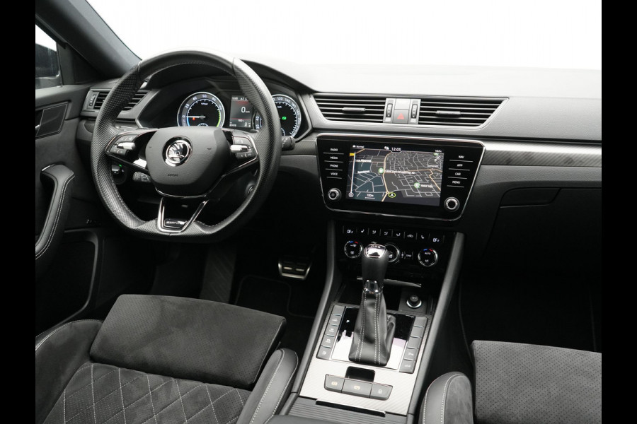 Škoda Superb Combi 1.4 TSI iV Sportline Dealer O.H PHEV | Trekhaak Af Fabriek | Adaptive Cruise | Alcantara Sportstoelen Memory & Verwarmd | Canton Audio | Apple Carplay | Stuur Verwarmd | Keyless | Sfeerverlichting |  Navigatie | DAB |