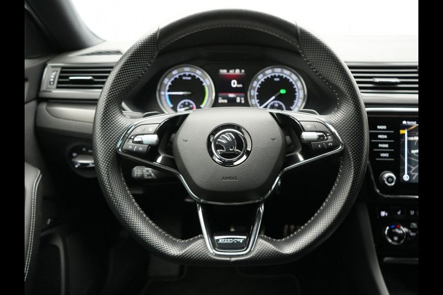 Škoda Superb Combi 1.4 TSI iV Sportline Dealer O.H PHEV | Trekhaak Af Fabriek | Adaptive Cruise | Alcantara Sportstoelen Memory & Verwarmd | Canton Audio | Apple Carplay | Stuur Verwarmd | Keyless | Sfeerverlichting |  Navigatie | DAB |