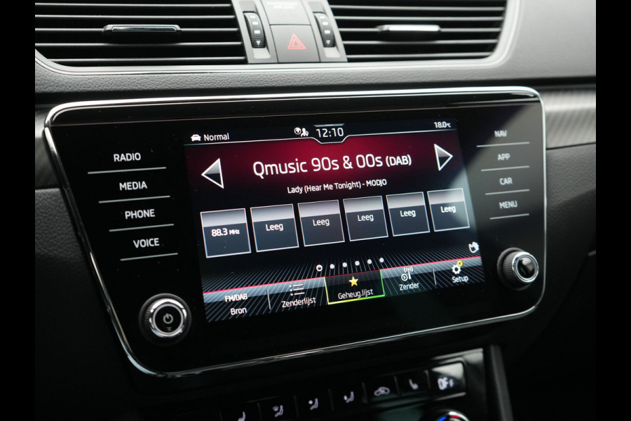 Škoda Superb Combi 1.4 TSI iV Sportline Dealer O.H PHEV | Trekhaak Af Fabriek | Adaptive Cruise | Alcantara Sportstoelen Memory & Verwarmd | Canton Audio | Apple Carplay | Stuur Verwarmd | Keyless | Sfeerverlichting |  Navigatie | DAB |