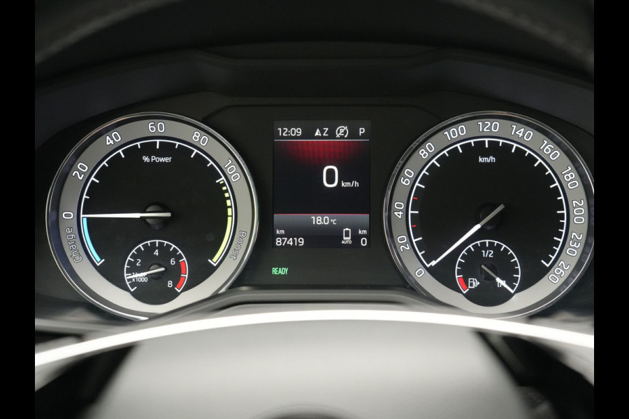 Škoda Superb Combi 1.4 TSI iV Sportline Dealer O.H PHEV | Trekhaak Af Fabriek | Adaptive Cruise | Alcantara Sportstoelen Memory & Verwarmd | Canton Audio | Apple Carplay | Stuur Verwarmd | Keyless | Sfeerverlichting |  Navigatie | DAB |