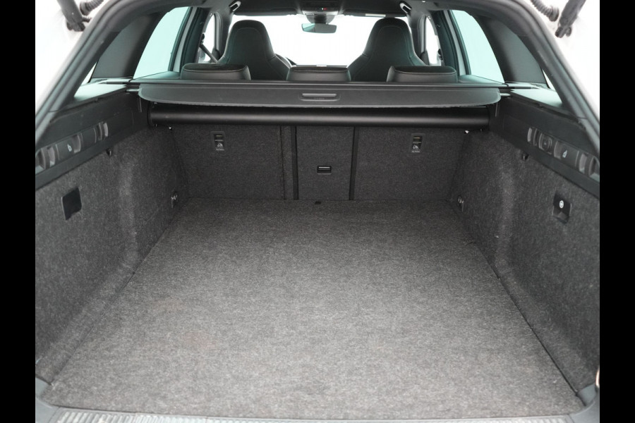 Škoda Superb Combi 1.4 TSI iV Sportline Dealer O.H PHEV | Trekhaak Af Fabriek | Adaptive Cruise | Alcantara Sportstoelen Memory & Verwarmd | Canton Audio | Apple Carplay | Stuur Verwarmd | Keyless | Sfeerverlichting |  Navigatie | DAB |