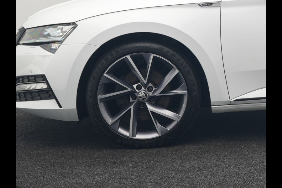 Škoda Superb Combi 1.4 TSI iV Sportline Dealer O.H PHEV | Trekhaak Af Fabriek | Adaptive Cruise | Alcantara Sportstoelen Memory & Verwarmd | Canton Audio | Apple Carplay | Stuur Verwarmd | Keyless | Sfeerverlichting |  Navigatie | DAB |