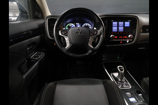 Mitsubishi Outlander 2.4 PHEV Pure+ [TREKHAAK, CAMERA, CRUISE CONTROL, BLUETOOTH TELEFOON, STOELVERWARMING, FLIPPERS, CLIMATE CONTROL, NIEUWSTAAT]
