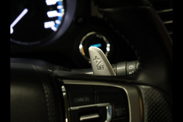 Mitsubishi Outlander 2.4 PHEV Pure+ [TREKHAAK, CAMERA, CRUISE CONTROL, BLUETOOTH TELEFOON, STOELVERWARMING, FLIPPERS, CLIMATE CONTROL, NIEUWSTAAT]