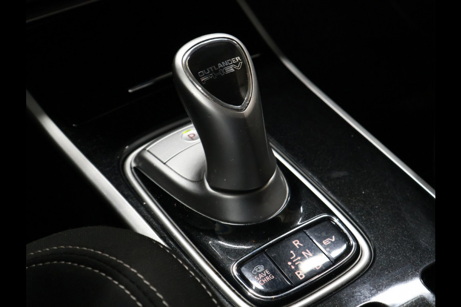 Mitsubishi Outlander 2.4 PHEV Pure+ [TREKHAAK, CAMERA, CRUISE CONTROL, BLUETOOTH TELEFOON, STOELVERWARMING, FLIPPERS, CLIMATE CONTROL, NIEUWSTAAT]