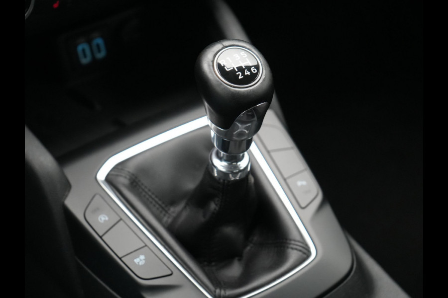 Ford Kuga 1.5 Ecoboost 150pk Dealer o.H | 1800kg Trekgewicht | Navigatie | Stoelen & Stuur Verwarmd | Apple Carplay | DAB |