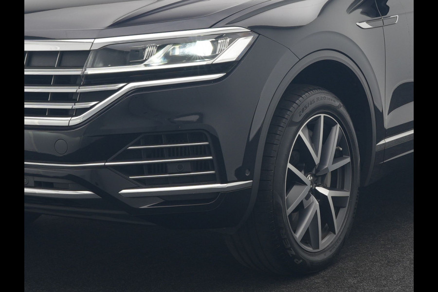 Volkswagen Touareg 3.0 TSi eHybrid 4MOTION Plug In Hybrid 381pk Dealer O.H PHEV | Trekhaak Af Fabriek | Lederen Sportstoelen Massage & Memory | Panodak | Adaptive Cruise | Stoelventilatie | Stoelen & Stuur Verwarmd | Blis | Keyless | Apple Carplay | Navigatie | DAB