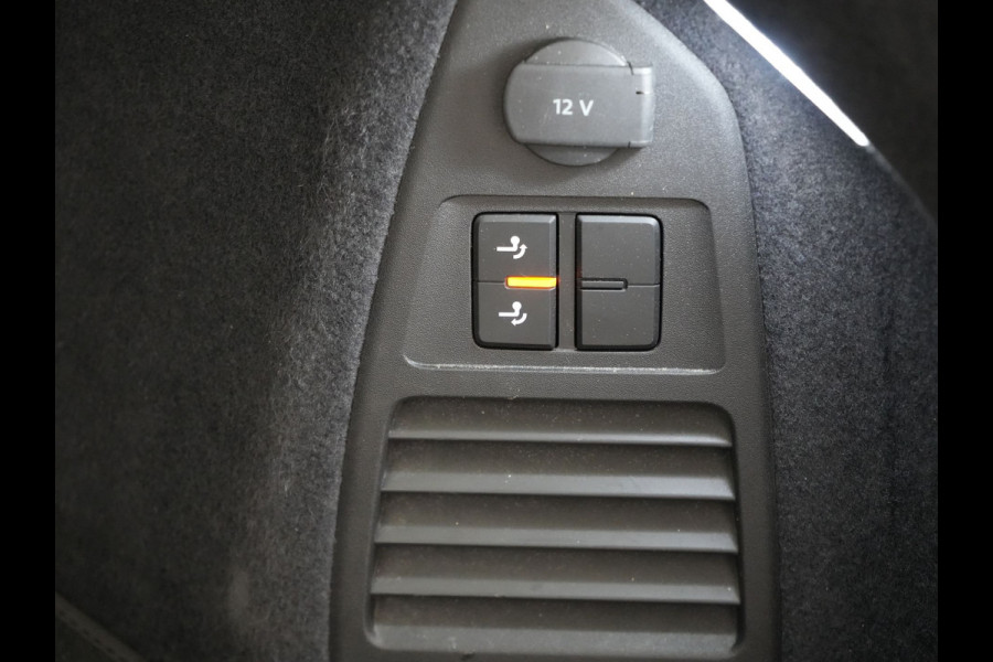 Volkswagen Touareg 3.0 TSi eHybrid 4MOTION Plug In Hybrid 381pk Dealer O.H PHEV | Trekhaak Af Fabriek | Lederen Sportstoelen Massage & Memory | Panodak | Adaptive Cruise | Stoelventilatie | Stoelen & Stuur Verwarmd | Blis | Keyless | Apple Carplay | Navigatie | DAB