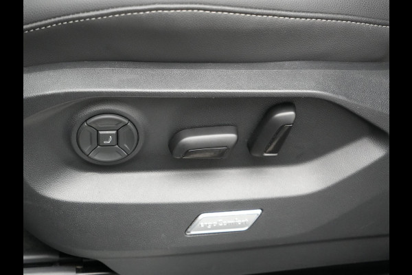 Volkswagen Touareg 3.0 TSi eHybrid 4MOTION Plug In Hybrid 381pk Dealer O.H PHEV | Trekhaak Af Fabriek | Lederen Sportstoelen Massage & Memory | Panodak | Adaptive Cruise | Stoelventilatie | Stoelen & Stuur Verwarmd | Blis | Keyless | Apple Carplay | Navigatie | DAB