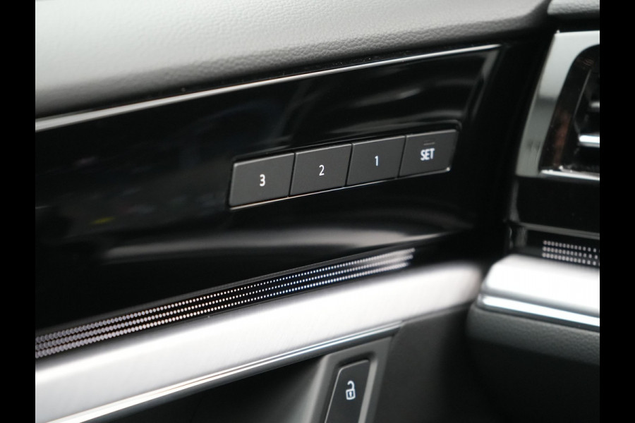 Volkswagen Touareg 3.0 TSi eHybrid 4MOTION Plug In Hybrid 381pk Dealer O.H PHEV | Trekhaak Af Fabriek | Lederen Sportstoelen Massage & Memory | Panodak | Adaptive Cruise | Stoelventilatie | Stoelen & Stuur Verwarmd | Blis | Keyless | Apple Carplay | Navigatie | DAB