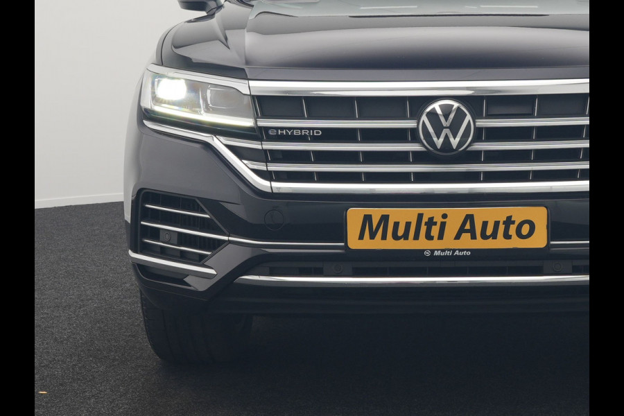 Volkswagen Touareg 3.0 TSi eHybrid 4MOTION Plug In Hybrid 381pk Dealer O.H PHEV | Trekhaak Af Fabriek | Lederen Sportstoelen Massage & Memory | Panodak | Adaptive Cruise | Stoelventilatie | Stoelen & Stuur Verwarmd | Blis | Keyless | Apple Carplay | Navigatie | DAB