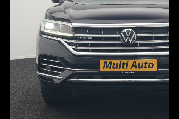 Volkswagen Touareg 3.0 TSi eHybrid 4MOTION Plug In Hybrid 381pk Dealer O.H PHEV | Trekhaak Af Fabriek | Lederen Sportstoelen Massage & Memory | Panodak | Adaptive Cruise | Stoelventilatie | Stoelen & Stuur Verwarmd | Blis | Keyless | Apple Carplay | Navigatie | DAB