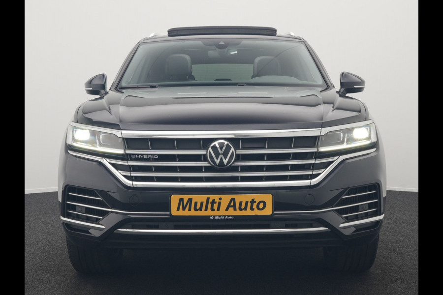 Volkswagen Touareg 3.0 TSi eHybrid 4MOTION Plug In Hybrid 381pk Dealer O.H PHEV | Trekhaak Af Fabriek | Lederen Sportstoelen Massage & Memory | Panodak | Adaptive Cruise | Stoelventilatie | Stoelen & Stuur Verwarmd | Blis | Keyless | Apple Carplay | Navigatie | DAB