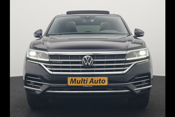 Volkswagen Touareg 3.0 TSi eHybrid 4MOTION Plug In Hybrid 381pk Dealer O.H PHEV | Trekhaak Af Fabriek | Lederen Sportstoelen Massage & Memory | Panodak | Adaptive Cruise | Stoelventilatie | Stoelen & Stuur Verwarmd | Blis | Keyless | Apple Carplay | Navigatie | DAB