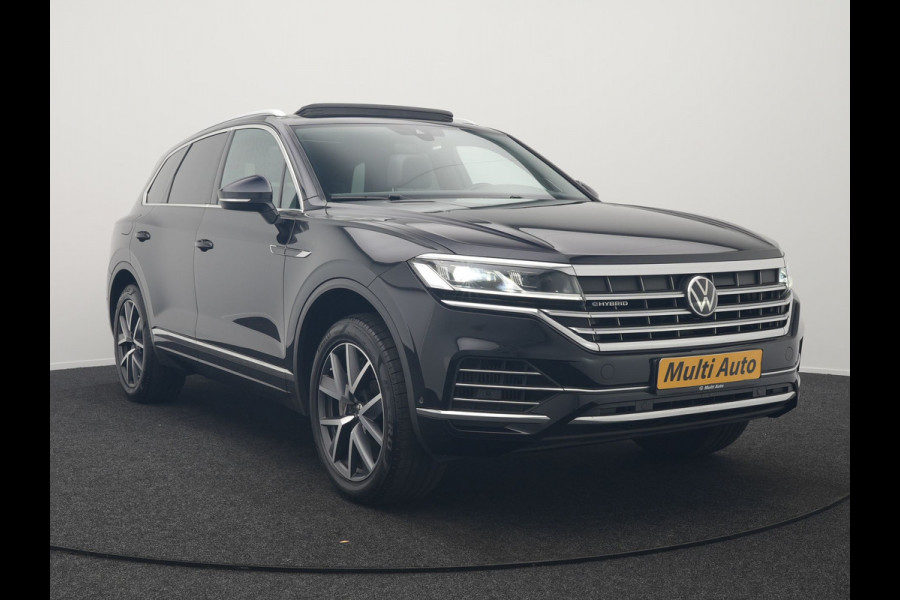 Volkswagen Touareg 3.0 TSi eHybrid 4MOTION Plug In Hybrid 381pk Dealer O.H PHEV | Trekhaak Af Fabriek | Lederen Sportstoelen Massage & Memory | Panodak | Adaptive Cruise | Stoelventilatie | Stoelen & Stuur Verwarmd | Blis | Keyless | Apple Carplay | Navigatie | DAB