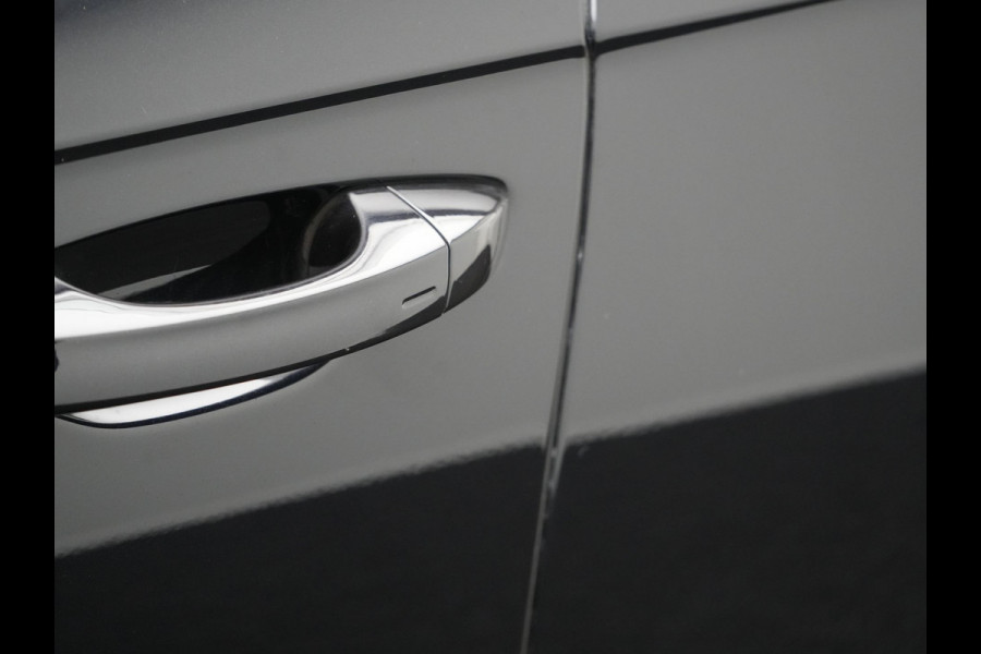 Volkswagen Touareg 3.0 TSi eHybrid 4MOTION Plug In Hybrid 381pk Dealer O.H PHEV | Trekhaak Af Fabriek | Lederen Sportstoelen Massage & Memory | Panodak | Adaptive Cruise | Stoelventilatie | Stoelen & Stuur Verwarmd | Blis | Keyless | Apple Carplay | Navigatie | DAB