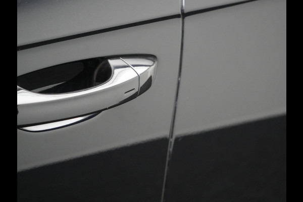 Volkswagen Touareg 3.0 TSi eHybrid 4MOTION Plug In Hybrid 381pk Dealer O.H PHEV | Trekhaak Af Fabriek | Lederen Sportstoelen Massage & Memory | Panodak | Adaptive Cruise | Stoelventilatie | Stoelen & Stuur Verwarmd | Blis | Keyless | Apple Carplay | Navigatie | DAB