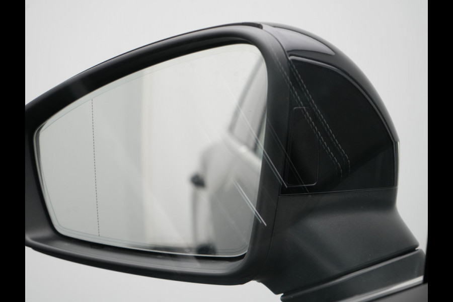 Volkswagen Touareg 3.0 TSi eHybrid 4MOTION Plug In Hybrid 381pk Dealer O.H PHEV | Trekhaak Af Fabriek | Lederen Sportstoelen Massage & Memory | Panodak | Adaptive Cruise | Stoelventilatie | Stoelen & Stuur Verwarmd | Blis | Keyless | Apple Carplay | Navigatie | DAB