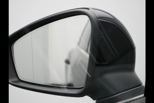 Volkswagen Touareg 3.0 TSi eHybrid 4MOTION Plug In Hybrid 381pk Dealer O.H PHEV | Trekhaak Af Fabriek | Lederen Sportstoelen Massage & Memory | Panodak | Adaptive Cruise | Stoelventilatie | Stoelen & Stuur Verwarmd | Blis | Keyless | Apple Carplay | Navigatie | DAB