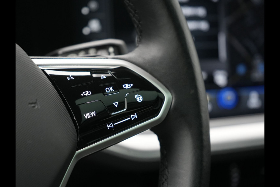 Volkswagen Touareg 3.0 TSi eHybrid 4MOTION Plug In Hybrid 381pk Dealer O.H PHEV | Trekhaak Af Fabriek | Lederen Sportstoelen Massage & Memory | Panodak | Adaptive Cruise | Stoelventilatie | Stoelen & Stuur Verwarmd | Blis | Keyless | Apple Carplay | Navigatie | DAB