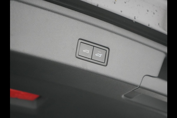 Volkswagen Touareg 3.0 TSi eHybrid 4MOTION Plug In Hybrid 381pk Dealer O.H PHEV | Trekhaak Af Fabriek | Lederen Sportstoelen Massage & Memory | Panodak | Adaptive Cruise | Stoelventilatie | Stoelen & Stuur Verwarmd | Blis | Keyless | Apple Carplay | Navigatie | DAB