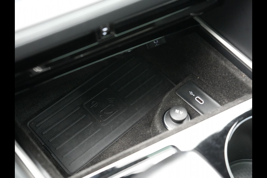 Volkswagen Touareg 3.0 TSi eHybrid 4MOTION Plug In Hybrid 381pk Dealer O.H PHEV | Trekhaak Af Fabriek | Lederen Sportstoelen Massage & Memory | Panodak | Adaptive Cruise | Stoelventilatie | Stoelen & Stuur Verwarmd | Blis | Keyless | Apple Carplay | Navigatie | DAB