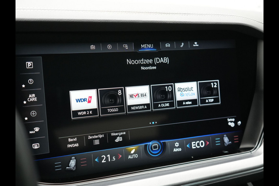 Volkswagen Touareg 3.0 TSi eHybrid 4MOTION Plug In Hybrid 381pk Dealer O.H PHEV | Trekhaak Af Fabriek | Lederen Sportstoelen Massage & Memory | Panodak | Adaptive Cruise | Stoelventilatie | Stoelen & Stuur Verwarmd | Blis | Keyless | Apple Carplay | Navigatie | DAB