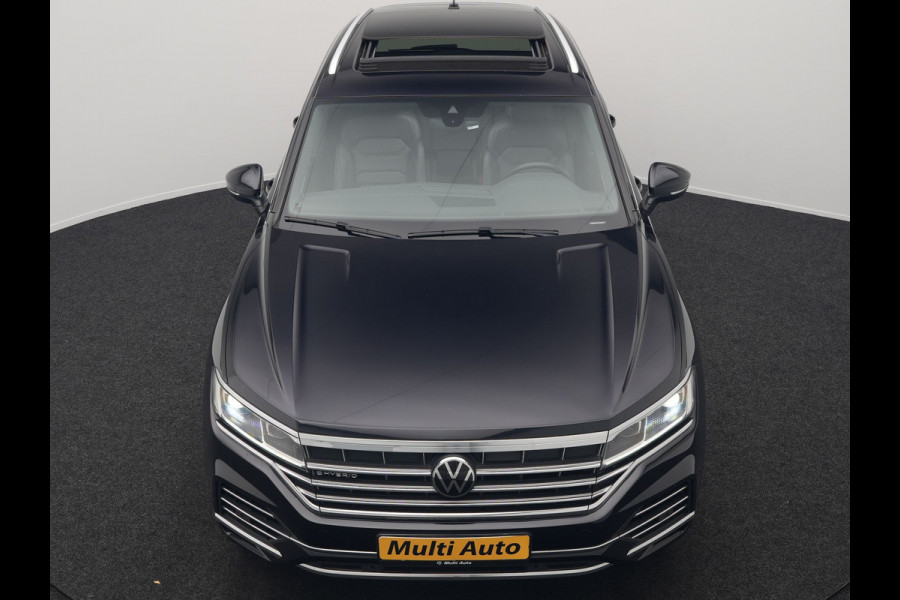 Volkswagen Touareg 3.0 TSi eHybrid 4MOTION Plug In Hybrid 381pk Dealer O.H PHEV | Trekhaak Af Fabriek | Lederen Sportstoelen Massage & Memory | Panodak | Adaptive Cruise | Stoelventilatie | Stoelen & Stuur Verwarmd | Blis | Keyless | Apple Carplay | Navigatie | DAB