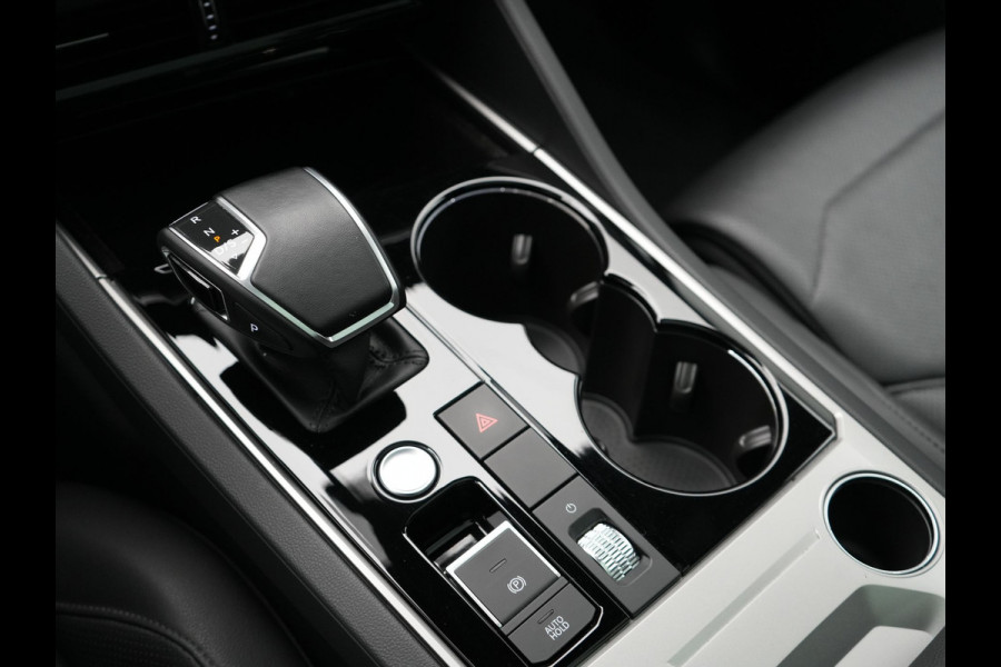 Volkswagen Touareg 3.0 TSi eHybrid 4MOTION Plug In Hybrid 381pk Dealer O.H PHEV | Trekhaak Af Fabriek | Lederen Sportstoelen Massage & Memory | Panodak | Adaptive Cruise | Stoelventilatie | Stoelen & Stuur Verwarmd | Blis | Keyless | Apple Carplay | Navigatie | DAB