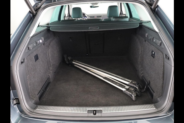 Škoda Superb Combi 1.5 TSI ACT Business Edition 150pk | Panoramadak | Navigatie | Trekhaak | Adaptieve cruise controle | Elektrisch verstelbare voorstoel