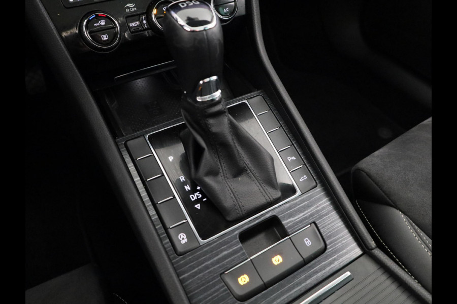 Škoda Superb Combi 1.5 TSI ACT Business Edition 150pk | Panoramadak | Navigatie | Trekhaak | Adaptieve cruise controle | Elektrisch verstelbare voorstoel