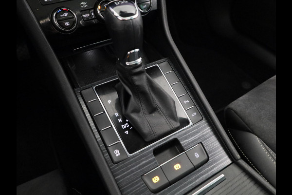 Škoda Superb Combi 1.5 TSI ACT Business Edition 150pk | Panoramadak | Navigatie | Trekhaak | Adaptieve cruise controle | Elektrisch verstelbare voorstoel