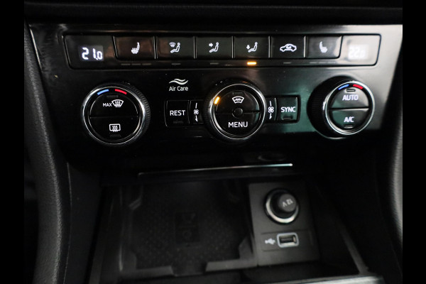 Škoda Superb Combi 1.5 TSI ACT Business Edition 150pk | Panoramadak | Navigatie | Trekhaak | Adaptieve cruise controle | Elektrisch verstelbare voorstoel