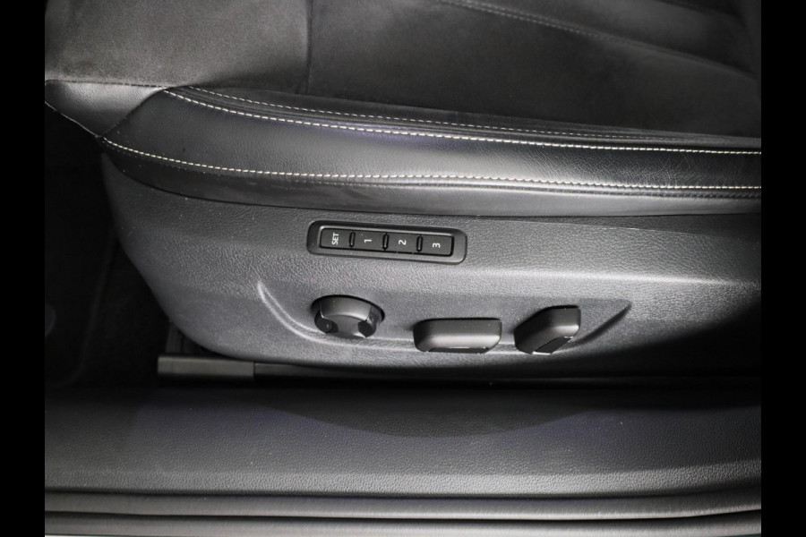 Škoda Superb Combi 1.5 TSI ACT Business Edition 150pk | Panoramadak | Navigatie | Trekhaak | Adaptieve cruise controle | Elektrisch verstelbare voorstoel