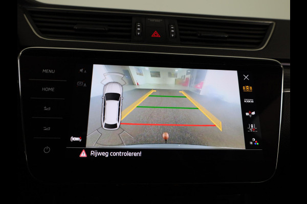 Škoda Superb Combi 1.5 TSI ACT Business Edition 150pk | Panoramadak | Navigatie | Trekhaak | Adaptieve cruise controle | Elektrisch verstelbare voorstoel