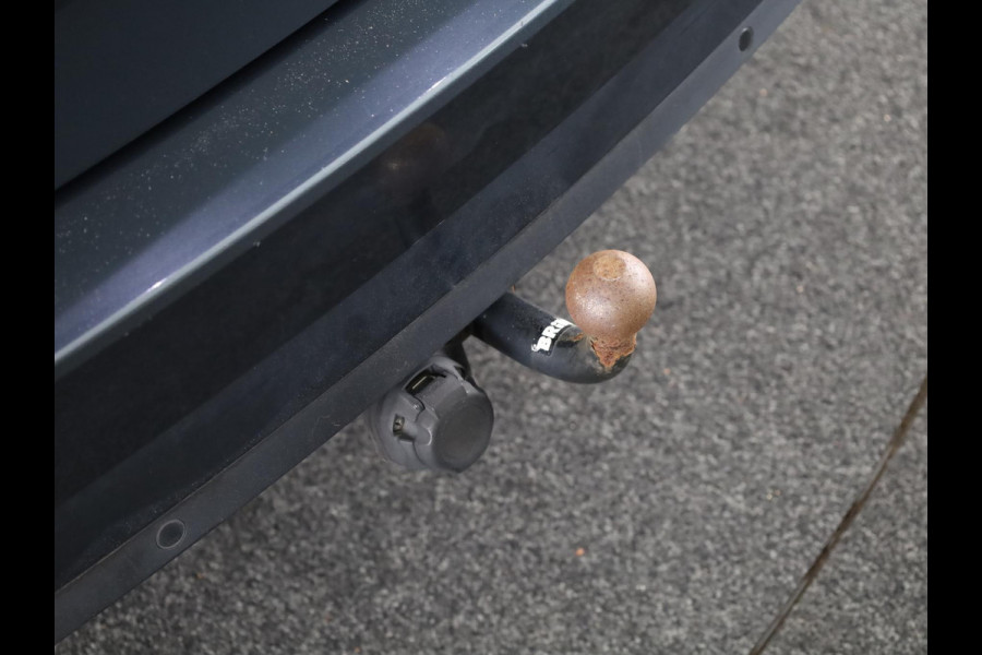 Škoda Superb Combi 1.5 TSI ACT Business Edition 150pk | Panoramadak | Navigatie | Trekhaak | Adaptieve cruise controle | Elektrisch verstelbare voorstoel