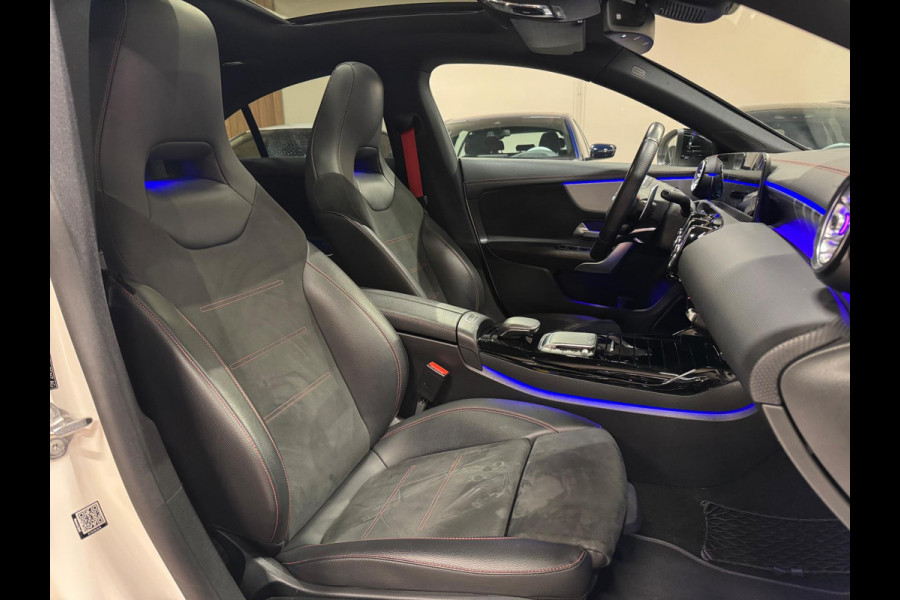 Mercedes-Benz CLA-Klasse 35 AMG 4MATIC Premium Plus, Pano, Night, Matrix Led, Ambiënte Light, Widescreen, Cam, PDC, Dealer Onderhouden