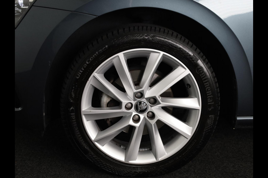 Škoda SCALA 1.0 TSI Sport Business 110 pk Automaat (DSG) | Navigatie | Parkeersensoren achter | Achteruitrijcamera | Adaptieve cruise control | Full LED koplampen | Voll. digitaal instrumentenpaneel |