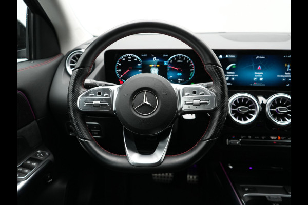 Mercedes-Benz GLA 250 e AMG Line Plug In Hybrid 225pk Dealer O.H PHEV | Cruise Control | Sfeerverlichting | Alcantara Sportstoelen Verwarmd | Lane Assist | Navigatie | Virtual | DAB |