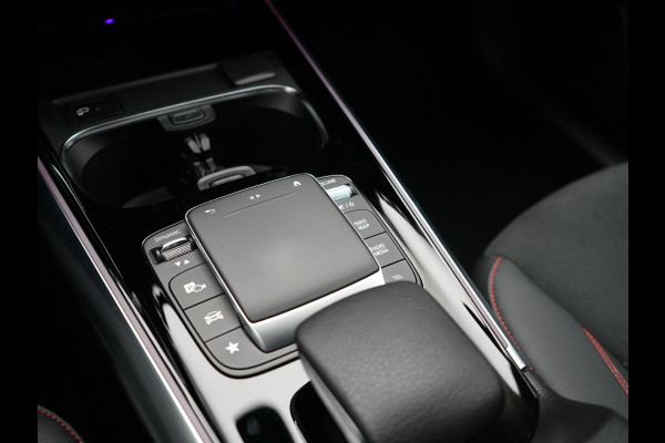 Mercedes-Benz GLA 250 e AMG Line Plug In Hybrid 225pk Dealer O.H PHEV | Cruise Control | Sfeerverlichting | Alcantara Sportstoelen Verwarmd | Lane Assist | Navigatie | Virtual | DAB |