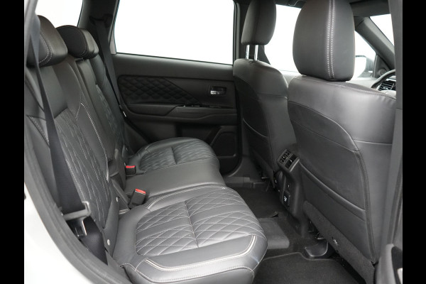 Mitsubishi Outlander 2.4 Intense+ Plug In Hybrid 225pk Dealer O.H PHEV | Trekhaak Af Fabriek | 360 Camera | Lederen Sportstoelen Verwarmd | Apple Carplay | Blis | Cruise Control | Navigatie | Keyless | DAB | 18" L.M |