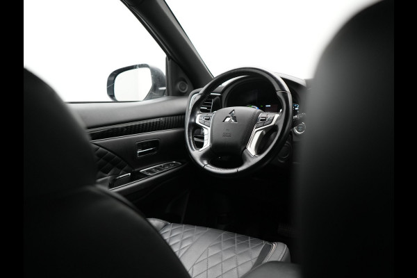 Mitsubishi Outlander 2.4 Intense+ Plug In Hybrid 225pk Dealer O.H PHEV | Trekhaak Af Fabriek | 360 Camera | Lederen Sportstoelen Verwarmd | Apple Carplay | Blis | Cruise Control | Navigatie | Keyless | DAB | 18" L.M |