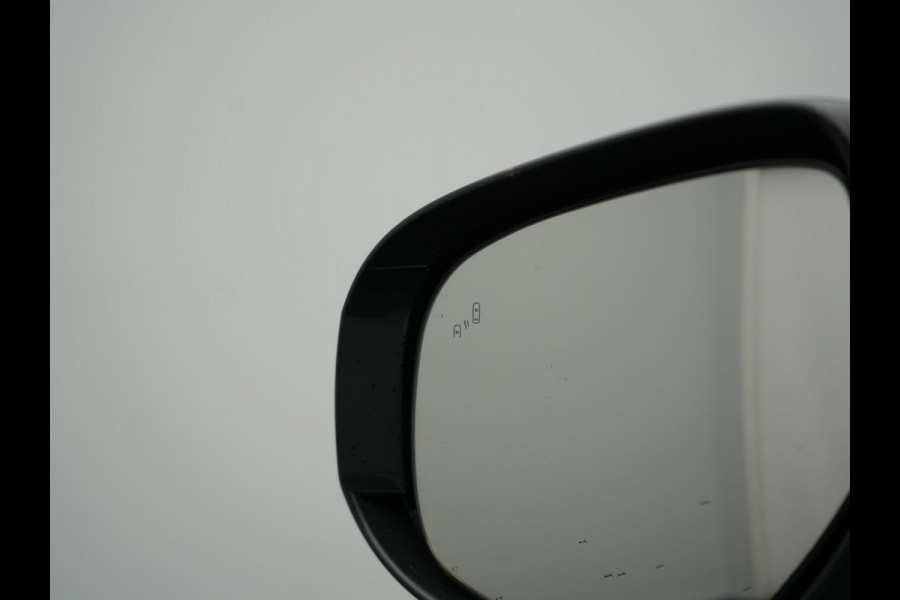 Mitsubishi Outlander 2.4 Intense+ Plug In Hybrid 225pk Dealer O.H PHEV | Trekhaak Af Fabriek | 360 Camera | Lederen Sportstoelen Verwarmd | Apple Carplay | Blis | Cruise Control | Navigatie | Keyless | DAB | 18" L.M |